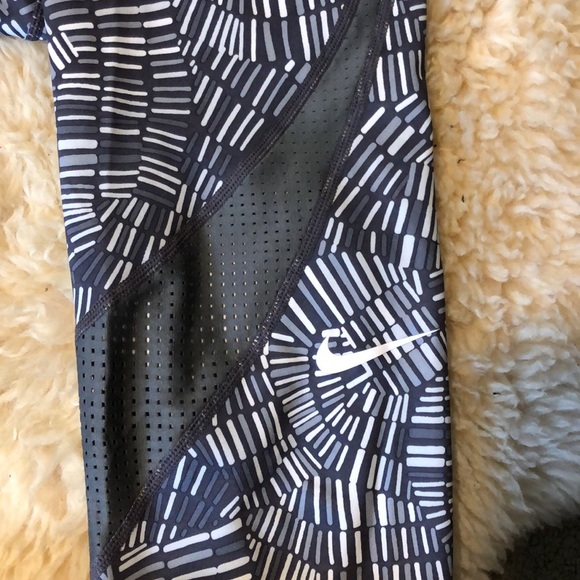 Nike dry fit leggings EUC - Picture 4 of 6